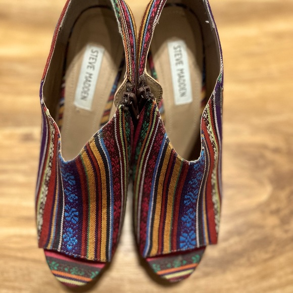 Aztec Patterned Wedge Heels - Picture 6 of 6
